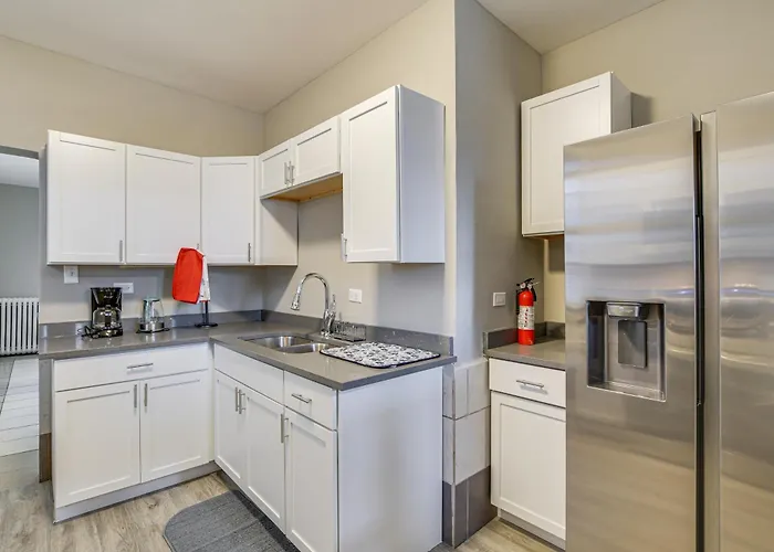 Walk To Devon Avenue & Warren Park: Apt! Apartment *