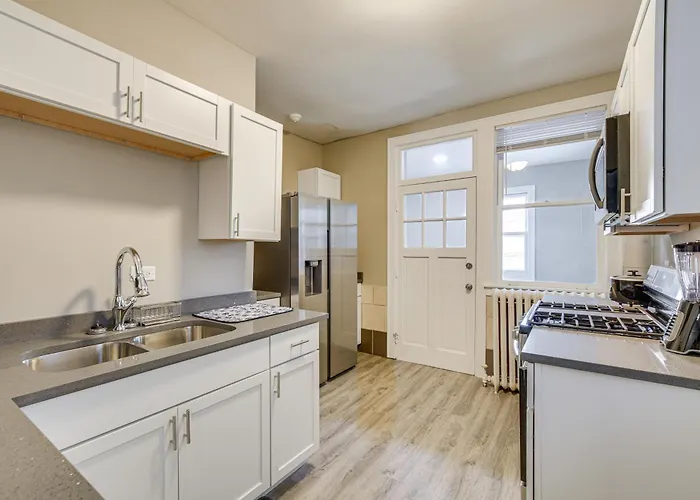Apartment Walk To Devon Avenue & Warren Park: Apt!