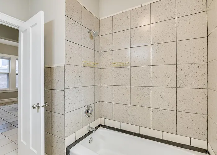 Walk To Devon Avenue & Warren Park: Apt! Apartment *