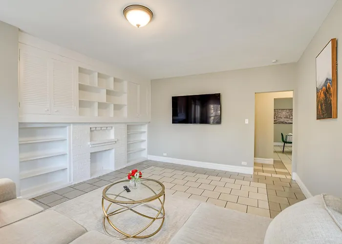 Walk To Devon Avenue & Warren Park: Apt! Apartment *