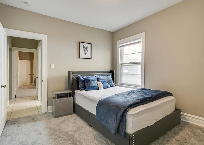 Walk To Devon Avenue & Warren Park: Apt! Chicago