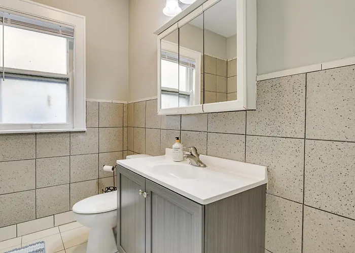 Walk To Devon Avenue & Warren Park: Apt! Chicago