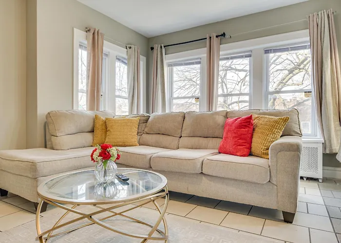 Walk To Devon Avenue & Warren Park: Apt! Chicago