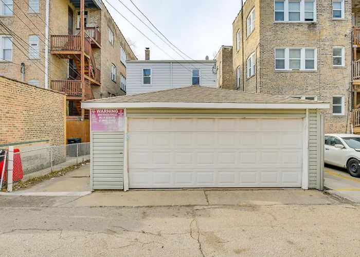 Walk To Devon Avenue & Warren Park: Apt! Apartment