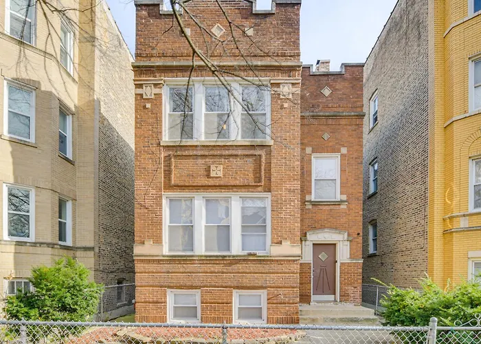 Apartment Walk To Devon Avenue & Warren Park: Apt! Chicago